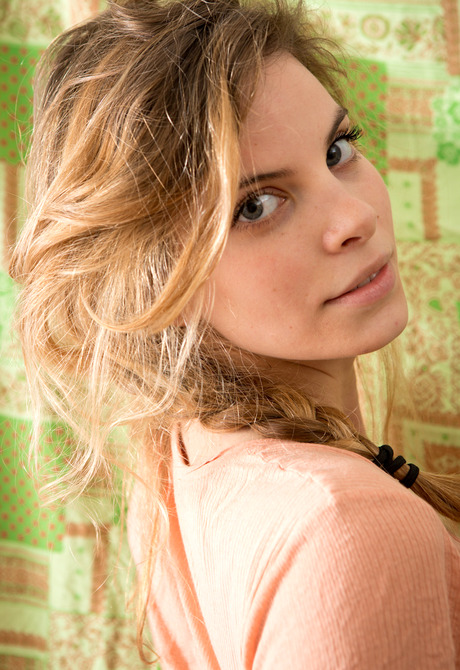 Nude Aussie Amabella