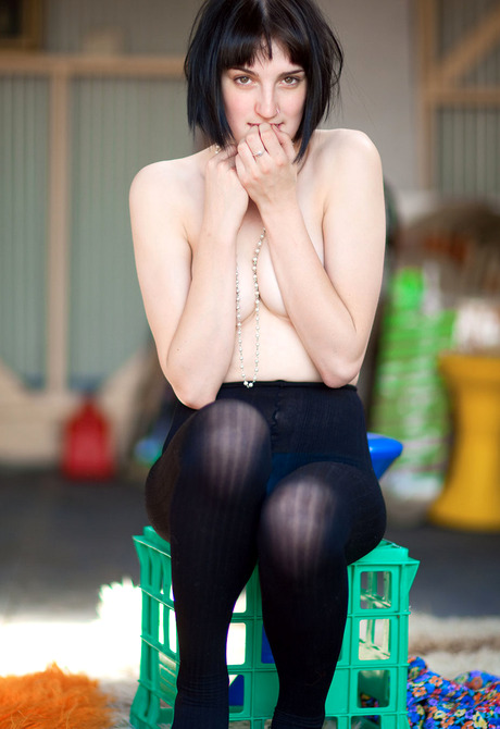 Adorable Erotic Aussie Holli - 4 of 15