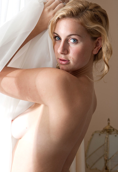 Natural Aussie Nicole - 9 of 15