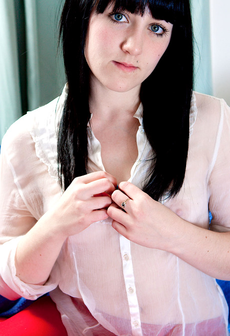 Nude Aussie in Erotic Photos - 2 of 15