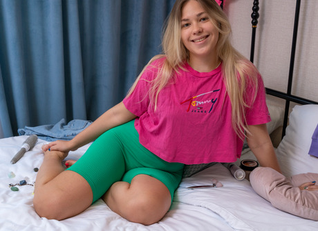 Cute amateur teen Selvaggia sharing small tits and sexy ass in bedroom