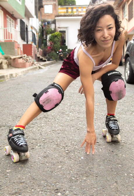 Skinny athletic asian Kira R roller skating and spreading hairy pussy - 2 of 16