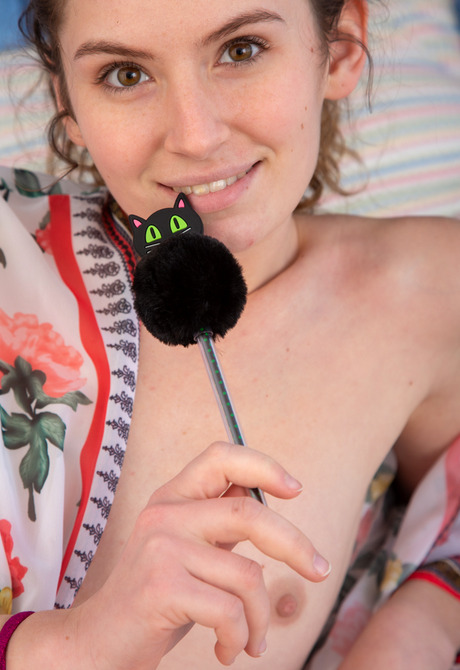 Amateur cutie Candice D showing off tight shaved pussy and small tits - 4 of 16