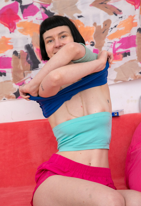 Skinny short haired amateur Delfine pleasing herself with fingers - 2 of 12