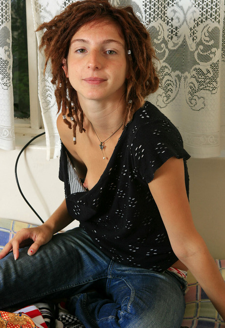 Slender amateur teen Olivia M showing pierced nipples and naked body - 4 of 16