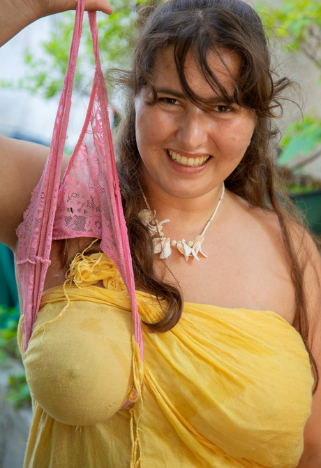 Natural BBW cutie Andreea getting wet and naked outdoors - 12 of 16