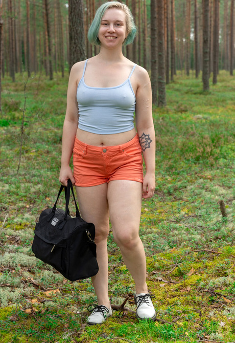 Chubby pale skinned amateur Eve F toying pussy outdoors in nature