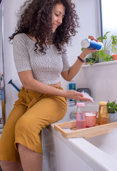 Cute curly haired amateur Dalilah pouring hot wax on her naked body - 2 of 16